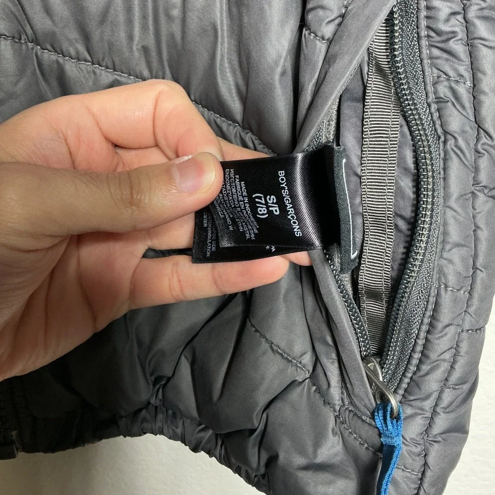 The North Face Puffer Jacket Boys S 7/8 Reversible Gray Blue Hooded Head Gloves